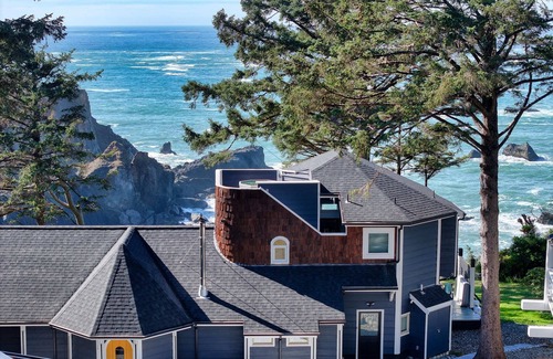 Gold Beach House | Pirate Cove Summary: