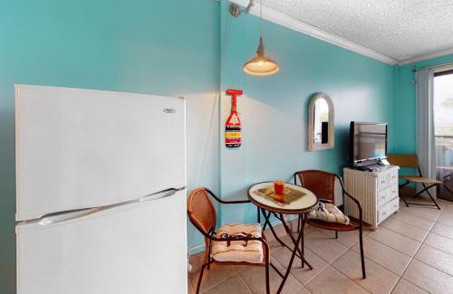 Fort Walton Beach Hotel | Pirates Bay A210