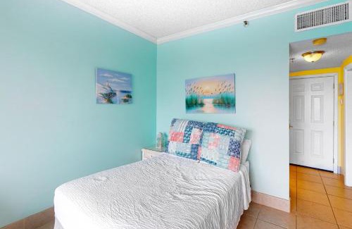 Fort Walton Beach Hotel | Pirates Bay A210