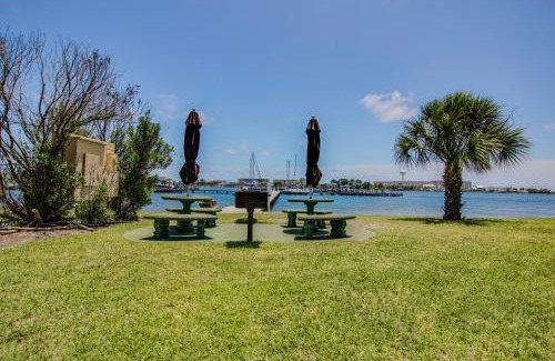 Fort Walton Beach Hotel | Pirates Bay B314