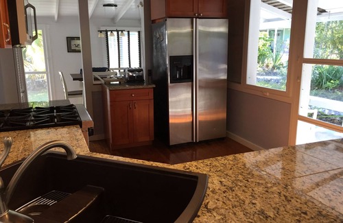 Man O War Cay House | Pirates Den - generator, cable TV and WiFi