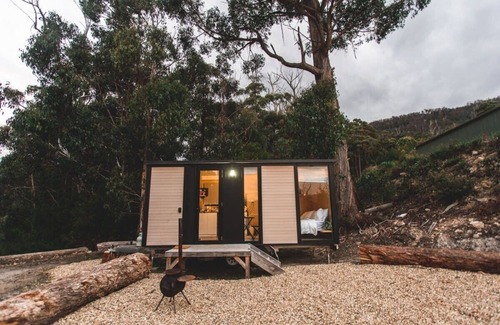 Eaglehawk Neck House | Pirates Retreat by Tiny Away
