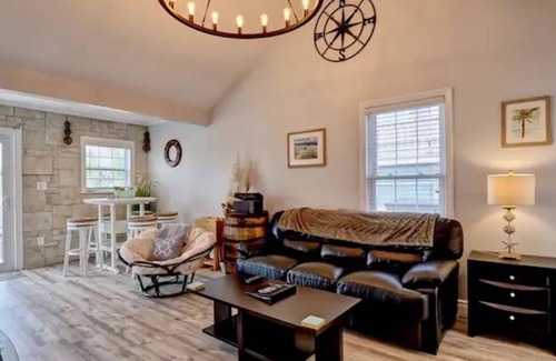 North Carolina Coast Cottage | Pirates Retreat – Entire Home & Outdoor Oasis