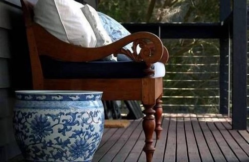St. Andrews Beach Cottage | Pirongia Villa, high on a hill, beach is 200m walk away.