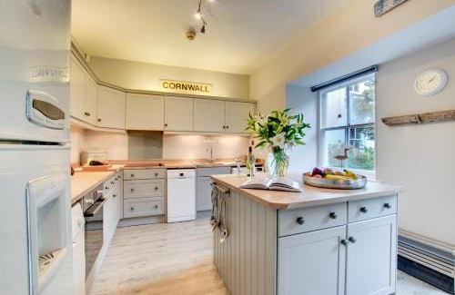Porthcurno Apartment | Pisces