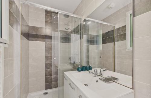 Saint-Vincent-sur-Jard House | Piscine chauffée - 750m plage - 4 adultes - 4 enfants