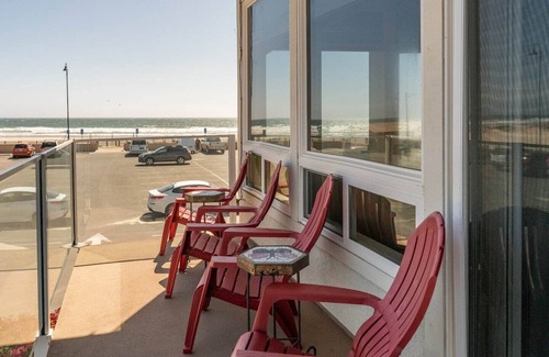 Downtown Condo | PISMO OCEANFRONT, PRIVATE GARAGE, PET, CHILD, & ADA FRIENDLY