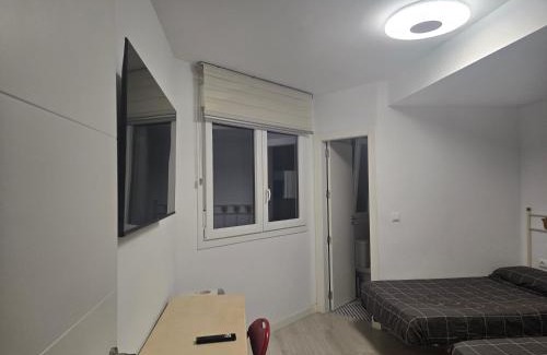 Sorvilan Apartment | Piso de lujo en la playa de un pueblo de Granada con piscina infiniti, yacuzzi en la piscina, tumbonas privadas y mucho más
