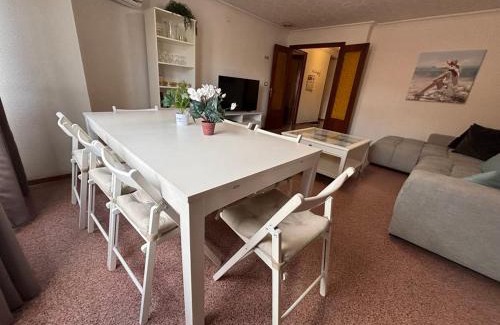 Alicante Apartment | Piso Grande Amplio para grandes grupos 4 Dormitorios 2 baños,Asc 4AC y WIFI