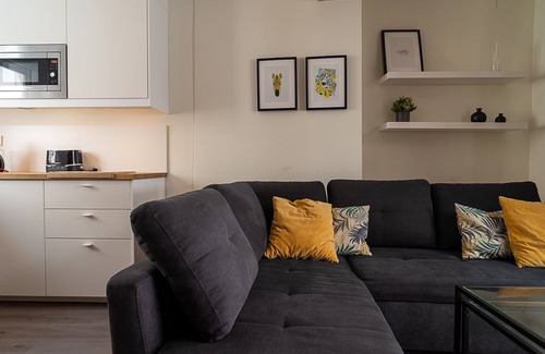 Central District Apartment | Piso Moderno y Tranquilo en el Centro con Terraza