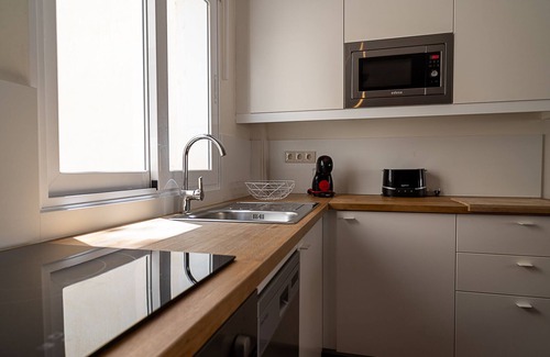 Central District Apartment | Piso Moderno y Tranquilo en el Centro con Terraza