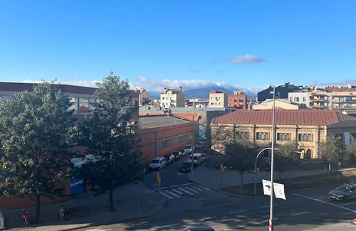 Sabadell Apartment | Piso Sabadell, Cerca de dos Estaciones de Tren