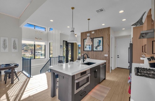 Hurricane Apartment | Pitch Perfect ~ Golf Course Views ~ Spa