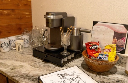 Valley View Cabin | Pitchfork - bring your family for a sleepover with our Giraffe!