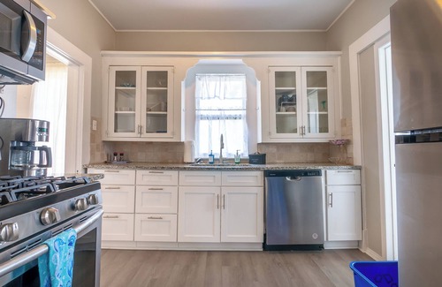 Denver Heights House | Pittman-Sullivan Park ~ YMCA ~ Kid & Pet Friendly