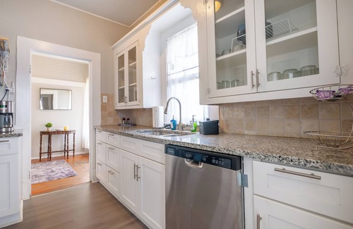 Denver Heights House | Pittman-Sullivan Park ~ YMCA ~ Kid & Pet Friendly