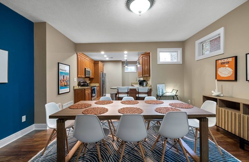 South Side Flats House | Pittsburgh Gem - 5BR - Downtown Deck View