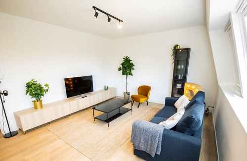 De Bilt Apartment | Pivotal 1 Bed Serviced Apartment 64m2 -ESS38P-