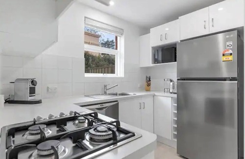 Glenelg South Apartment | Pixie's | Luxury, Beach, Wifi & Airport