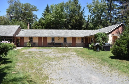 Greentown Apartment | PL Motel Room #3 - Located at the Heart of Promised Land State Park