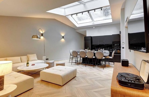 Quartier Sainte-Avoye Apartment | PLACE DES VOSGES , PARISIAN CHARM , PLACE FOR 10 - 3 BEDROOM - RUE RAMBUTEAU