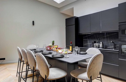 Quartier Sainte-Avoye Apartment | PLACE DES VOSGES , PARISIAN CHARM , PLACE FOR 10 - 3 BEDROOM - RUE RAMBUTEAU