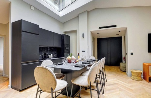 Quartier Sainte-Avoye Apartment | PLACE DES VOSGES , PARISIAN CHARM , PLACE FOR 10 - 3 BEDROOM - RUE RAMBUTEAU