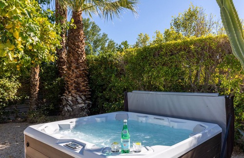 Sunmor House | Plaimor Palms - Classic Alexander in Sunmor Estates!