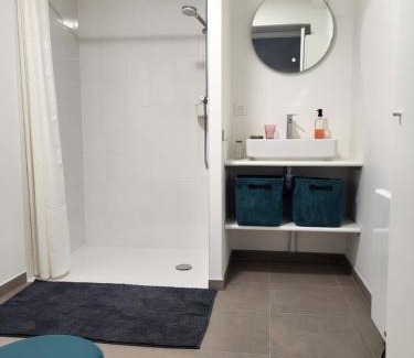 Bethune Apartment | Plain-pied - Centre ville - Jardin au calme