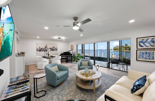 Moorings Condo | Plan Christmas 2024: Newly Remodeled, Intercostal, Beach Access, Dock & Bikes!