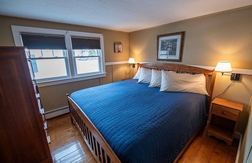 Ogunquit Hotel | Plan your Ogunquit getaway at Captain's Quarters, a cozy dog-friendly motel just a short walk to the beach and downtown. Family-owned with only five rooms, linens, towels, and everything you need for a comfortable coastal stay.