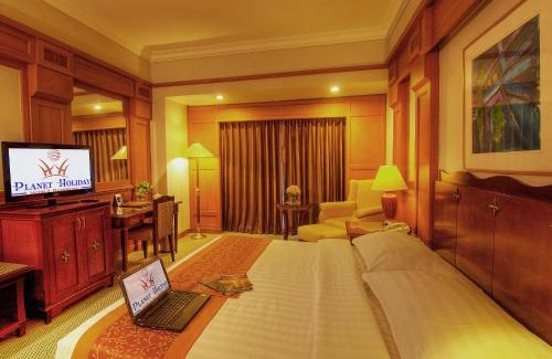 Batam Hotel | Planet Holiday Hotel & Residence