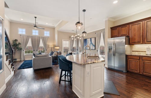 Legacy Park House | Plano Luxurious Shops of Legacy Townhome. n