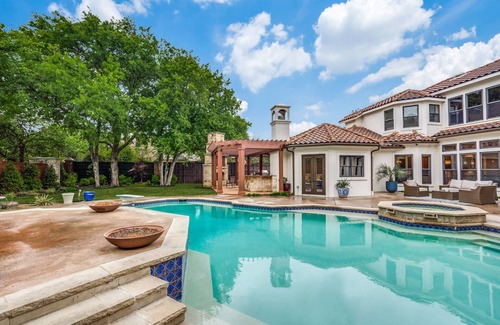Plano House | Plano Mansion with Beautiful Pool