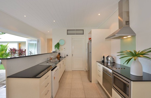 Port Douglas House | Plantation House - 4 Bedroom House by the Beach