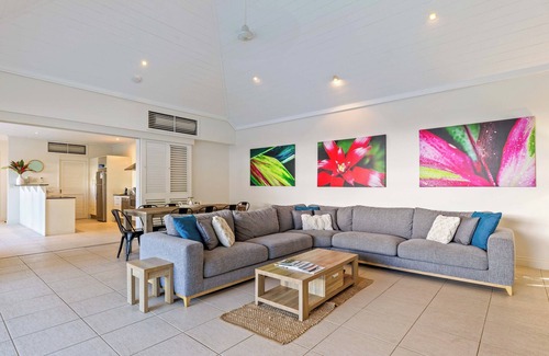 Port Douglas House | Plantation House - 4 Bedroom House by the Beach