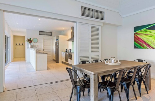 Port Douglas House | Plantation House - 4 Bedroom House by the Beach