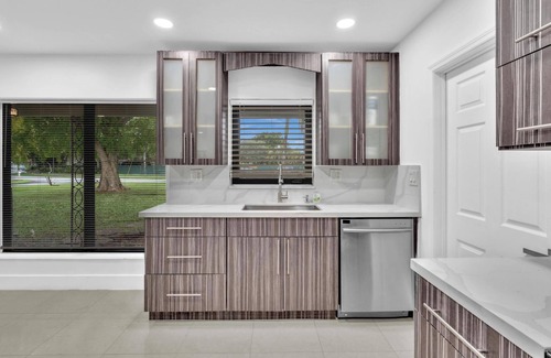 Plantation House | PLANTATION OASIS Spacious 5-bedroom 3 bathrooms house with pool/hottub