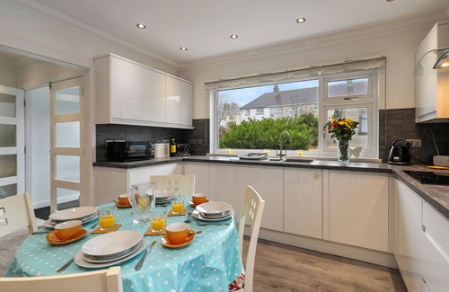 Saundersfoot Cottage | Plas Gwyn - Large Cottage, Walk to Beach