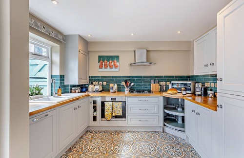 Ruthin House | Plas Tirion - One Bedroom House, Sleeps 8