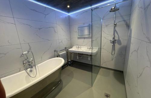 Bont Newydd Hotel | Plas Y Bryn Manor