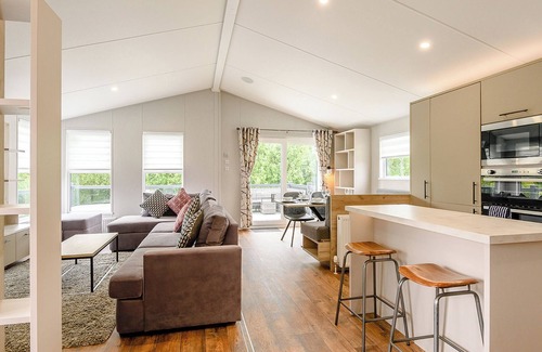 Mablethorpe Ski Chalet | Platinum Lakeview Lodge Sleeps 4