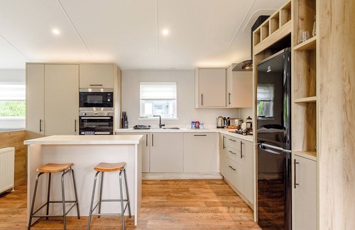 Mablethorpe Ski Chalet | Platinum Lakeview Lodge Sleeps 4