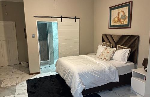 Greater Johannesburg Metropolitan Area House | Platinum Oasis Retreat