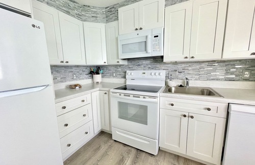 Bolongo Bay Condo | Platinum Paradise! Renovated/Modern Luxury! Romantic Couples Getaway! Book Now!