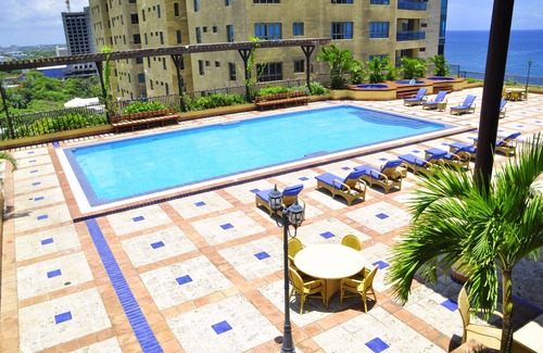San Geronimo House | PLATINUM Suite @Malecon Center WIFI NETFLIX AC