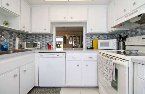 East Naples Condo | PLAY GOLF HERE! GLADES COUNTRY CLUB 2/2 LOVELY SEASONAL/6 MONTH/1 DAY AVAILABLE!