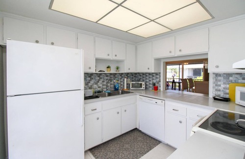 East Naples Condo | PLAY GOLF HERE! GLADES COUNTRY CLUB 2/2 LOVELY SEASONAL/6 MONTH/1 DAY AVAILABLE!