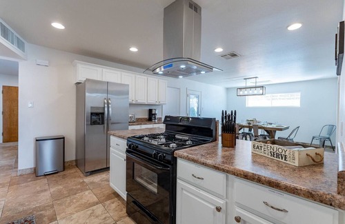 Papago Parkway House | Play on the putting green, and enjoy quality time at this amazing home