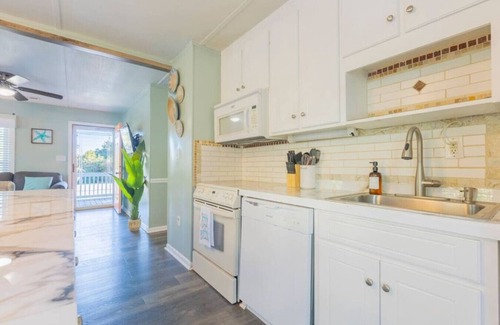 Emerald Isle Apartment | Play & Relax~Group and Family Fun! Dog Friendly.